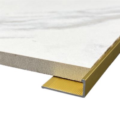Hình dạng L Ngói đồng thau Trang trí góc bằng gốm 3.0m Dải chuyển tiếp