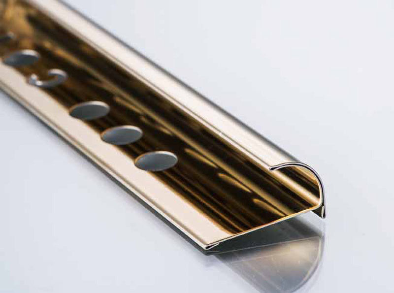 Tấm cắt góc bằng thép không gỉ 2,5m Giá đỡ cạnh ngói bằng gốm Dải cắt cạnh ngói