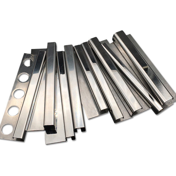 Ngói chuyển tiếp Dải hình vuông được chải bằng thép không gỉ Trang trí gạch 10mm